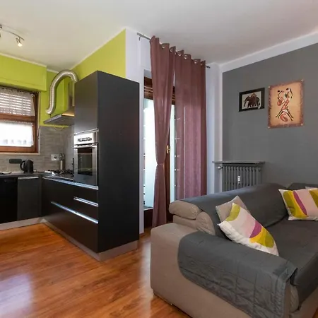P.zza Vittorio Veneto Cozy Apt W/private Parking Apartment *